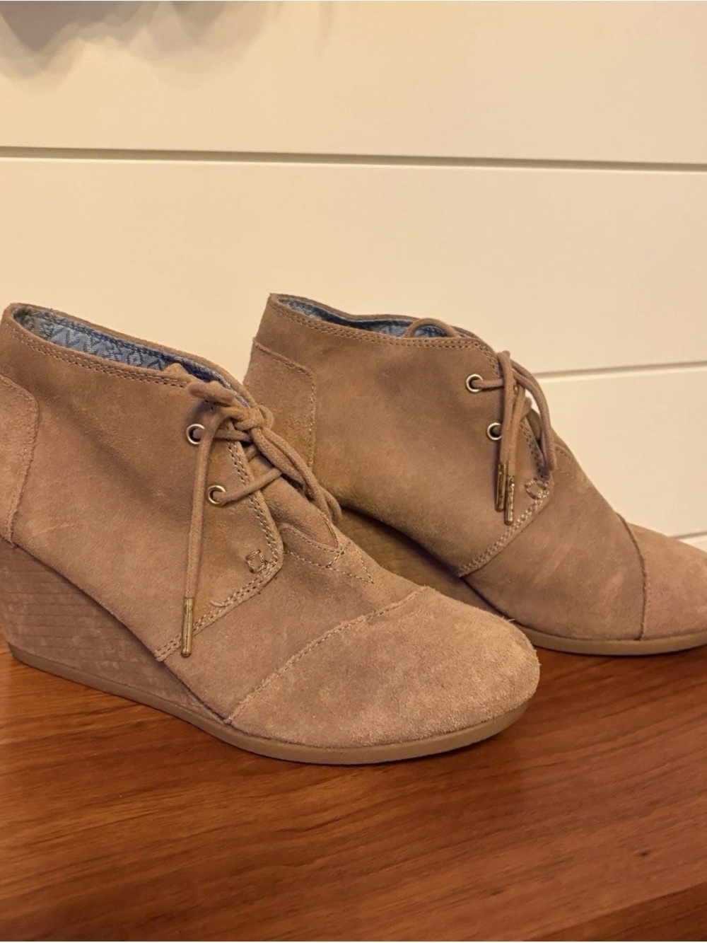 TOMS Women’s Desert Wedge Lace Up Booties Boots Tan Suede Boho Chic Fashion Sz 8 - Picture 4 of 7